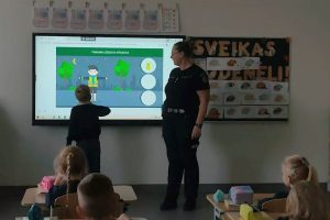 Pirmokai mokėsi būti saugūs kelyje